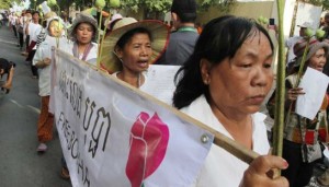 1-Yorm-Bopha-protest_court